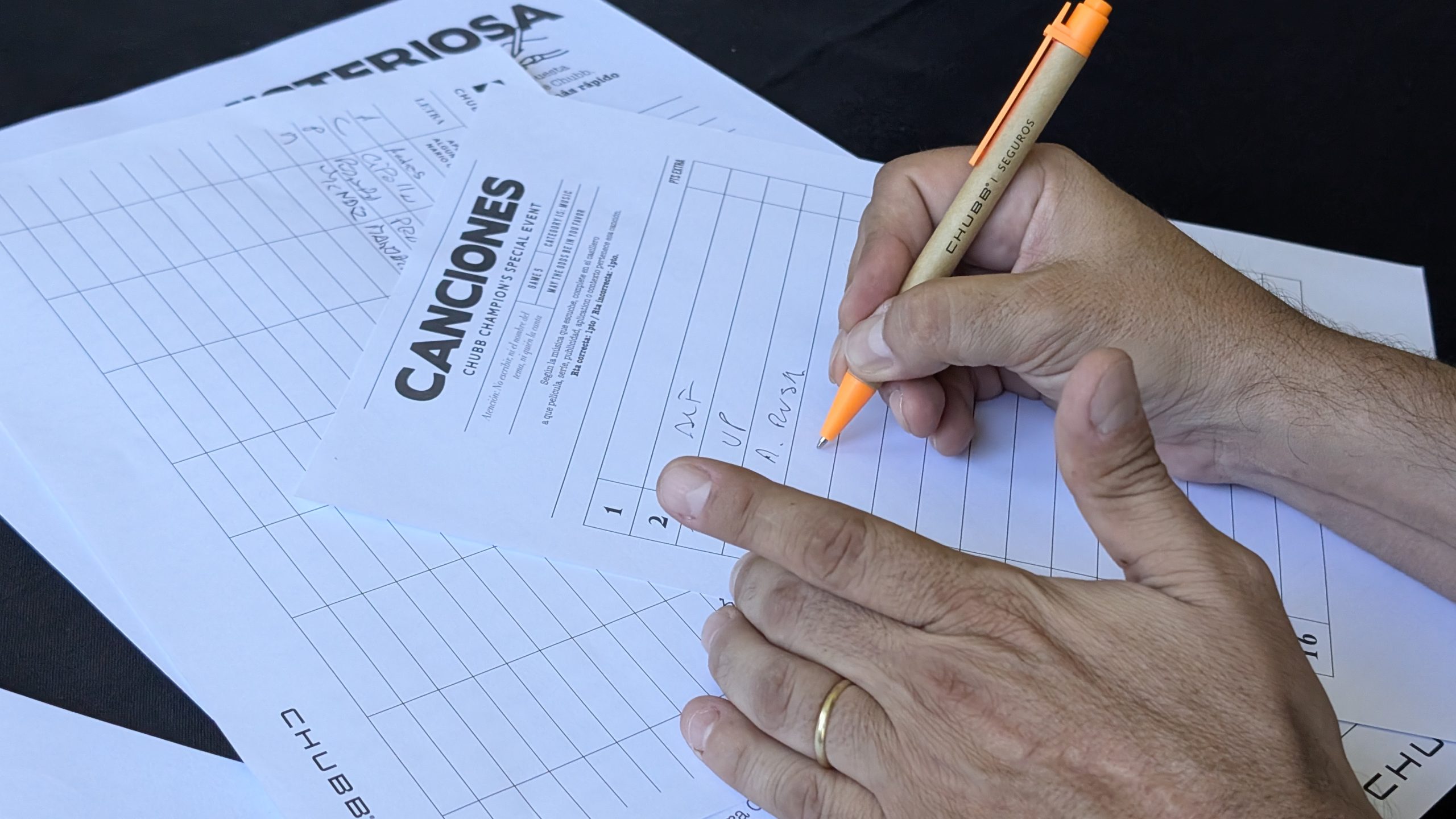 Planillas de juego personalizadas con la marca del cliente