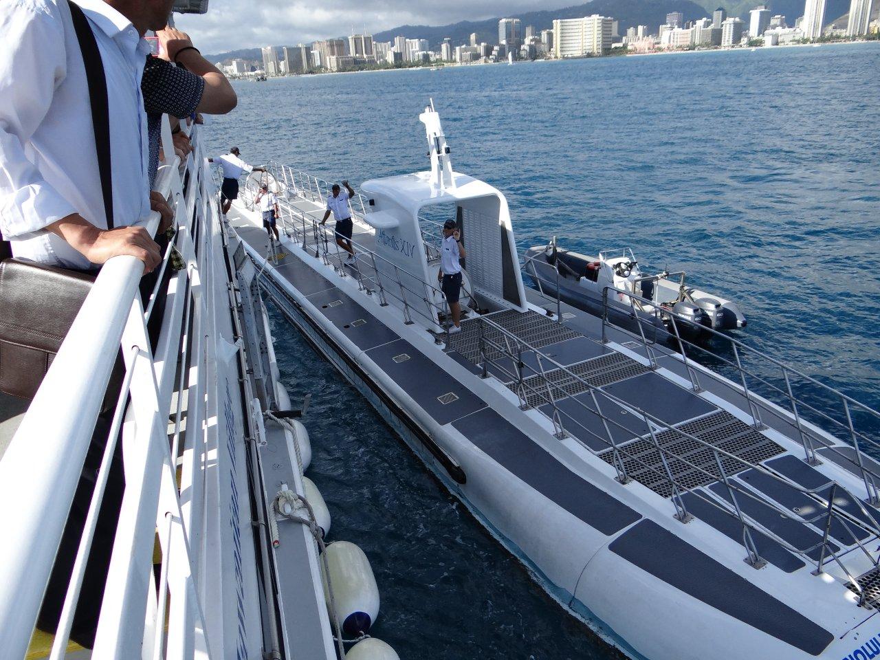 Submarino turístico en Waikiki, Hawaií